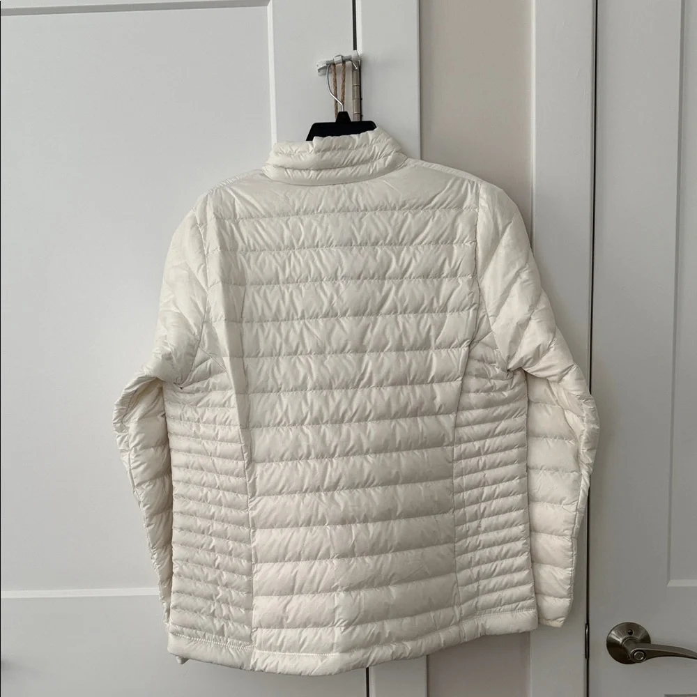 Patagonia Women's Cream Puffer Jacket - Picture 4 of 4